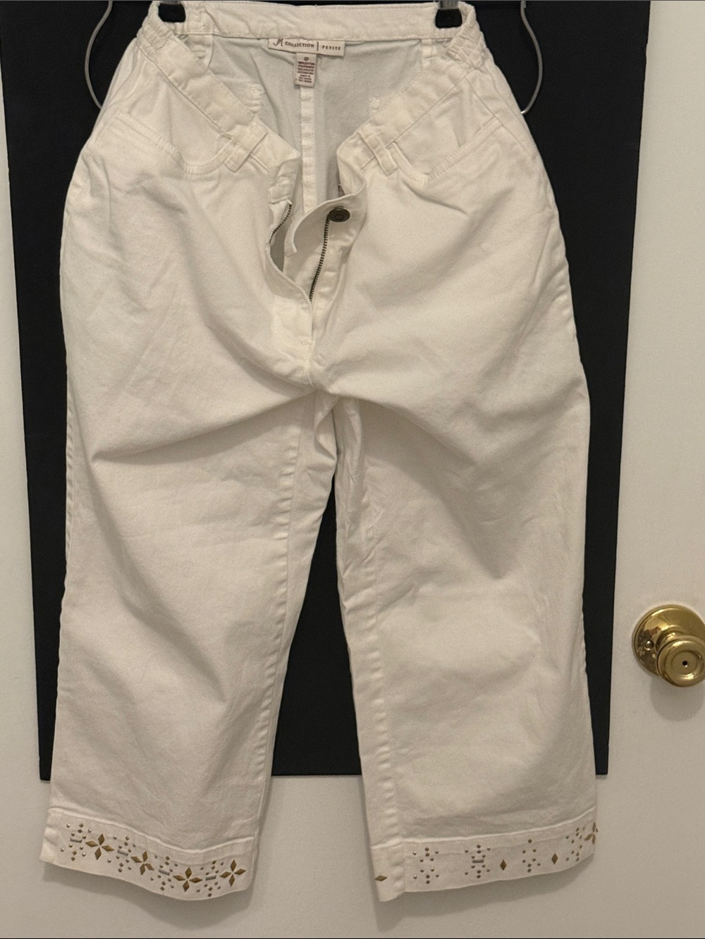 JM Collection White Capri Pants with Eyelet Hem
